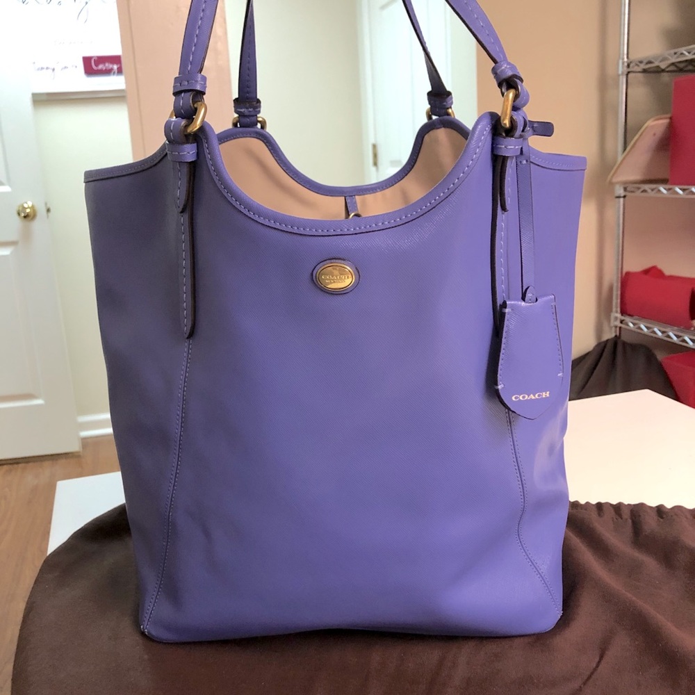 EUC Coach Peyton tote